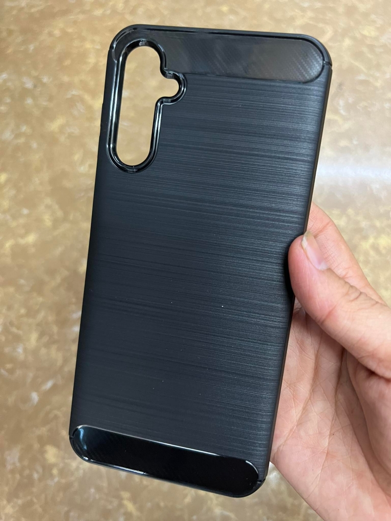 Ốp Lưng Samsung Galaxy A14 4G/5G Chống Sốc Hiệu Likgus Dạng Carbon được làm bằng chất liệu nhựa mềm cao cấp, thiết kế đẹp đơn giản sang chảnh